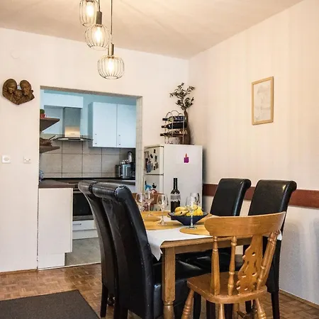 House The Safe Space Garden Vakantiehuis *