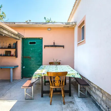 House The Safe Space Garden Ražanac