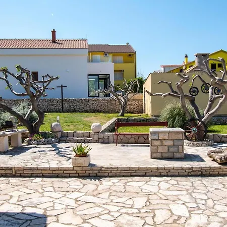 House The Safe Space Garden Ražanac